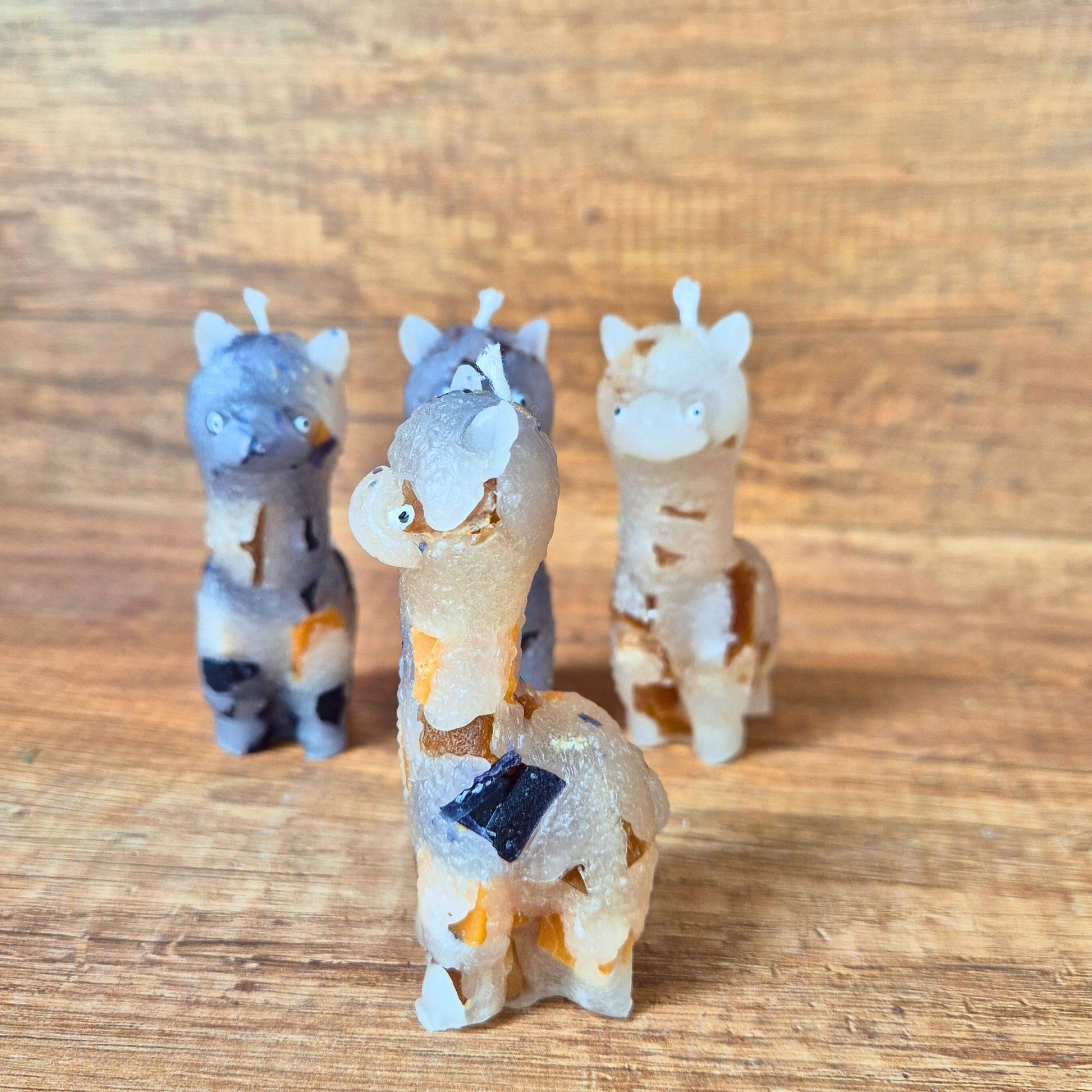Alpaka Kerzen 4er Set – Handgemachte Tierkerzen aus Wachs | Deko & Geschenkidee
