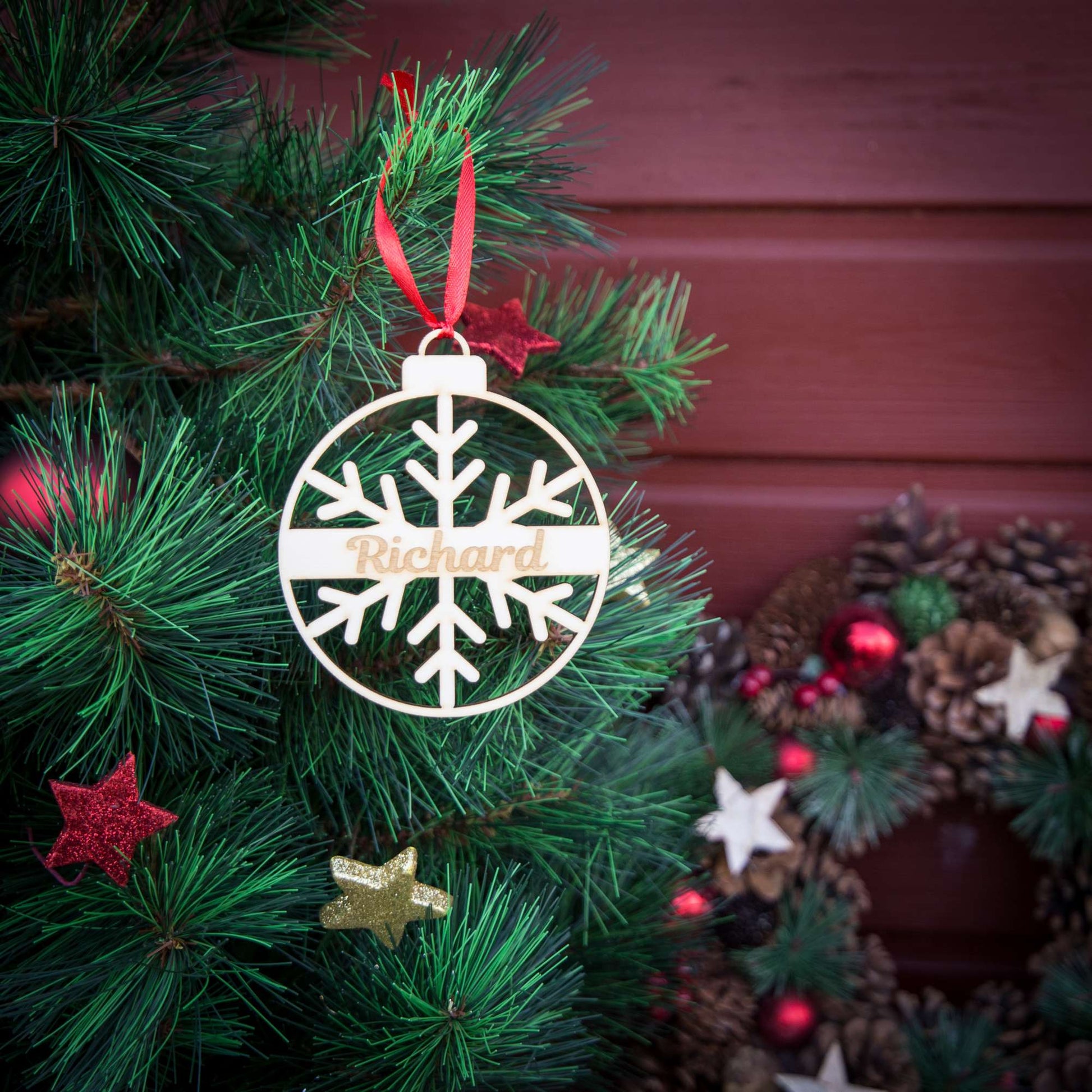 Weihnachtskugel aus Holz personalisiert mit Namen "Schneeflocke" ∅ 10 cm | Weihnachtsbaum Schmuck | Weihnachtsdeko |  Christbaum