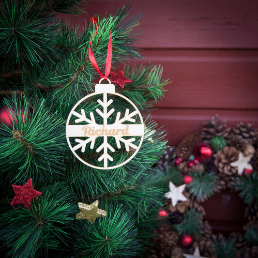Weihnachtskugel aus Holz personalisiert mit Namen "Schneeflocke" ∅ 10 cm | Weihnachtsbaum Schmuck | Weihnachtsdeko |  Christbaum