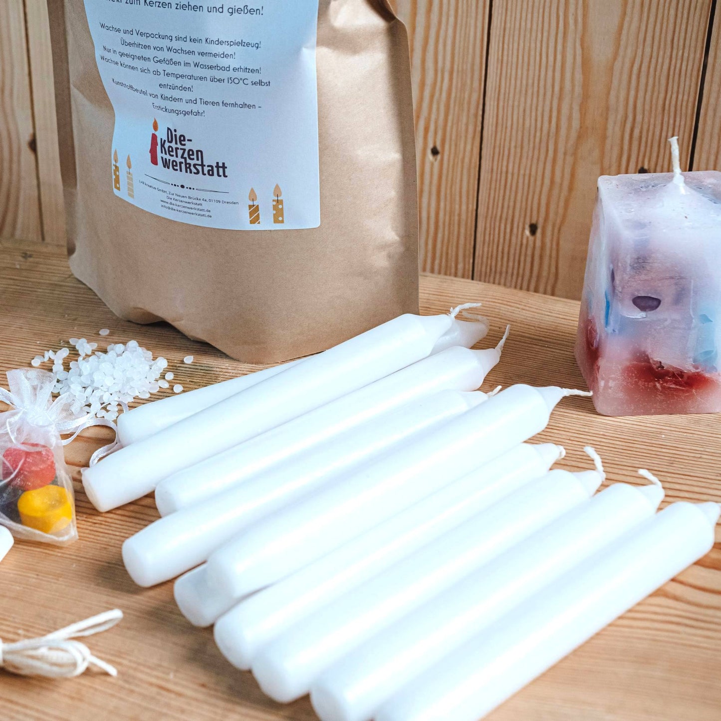 DIP DYE DIY Set: Kerzen bunt gestalten und gießen | Bastelset | Kerzen herstellen | Für 10 Tauch Kerzen und 1 gegossene Kerze