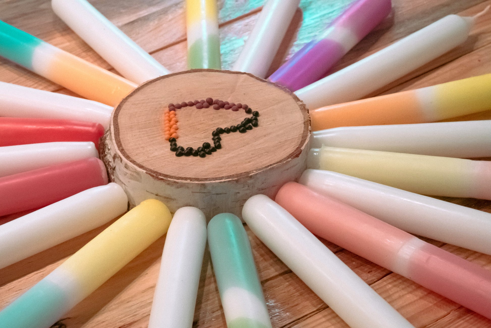 DIP DYE DIY Set: Kerzen bunt gestalten und gießen | Bastelset | Kerzen herstellen | Für 10 Tauch Kerzen und 1 gegossene Kerze