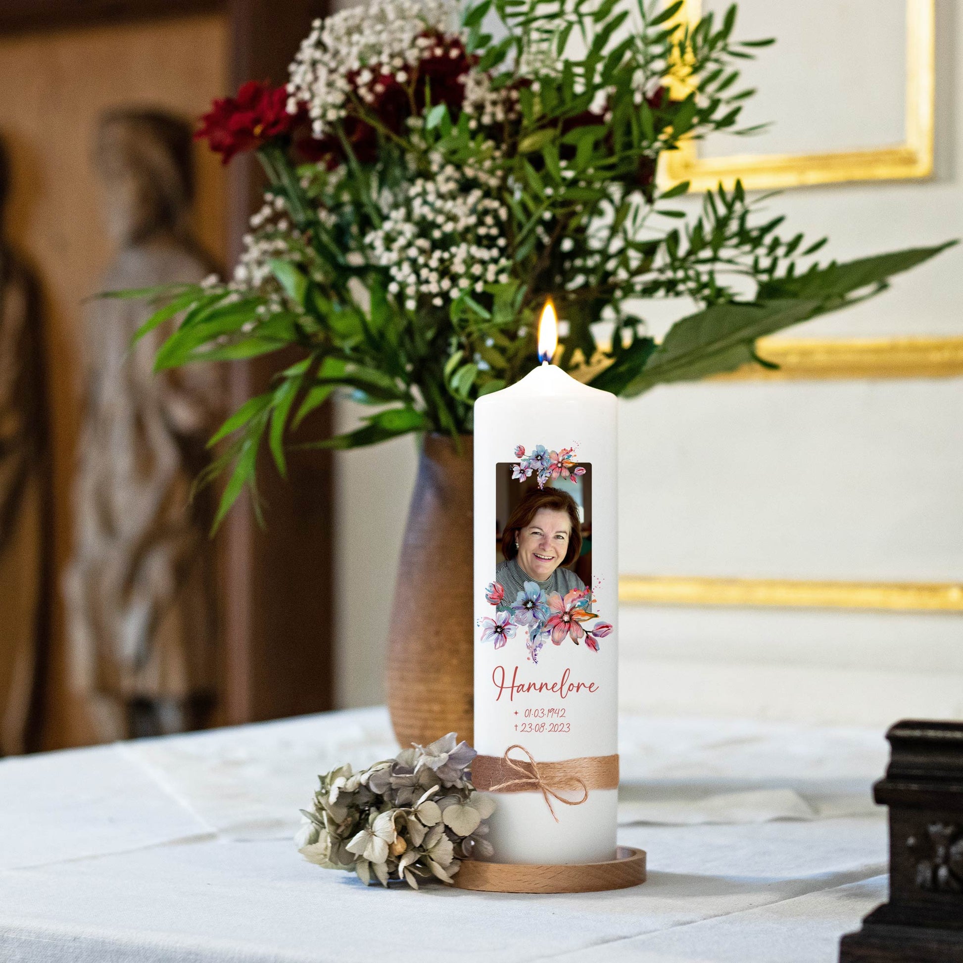 Trauerkerze mit Foto Blumen | 15 - 30 cm Höhe | Personalisierte Kerze | Gedenkkerze | Erinnerungsstück | Trauerfeier