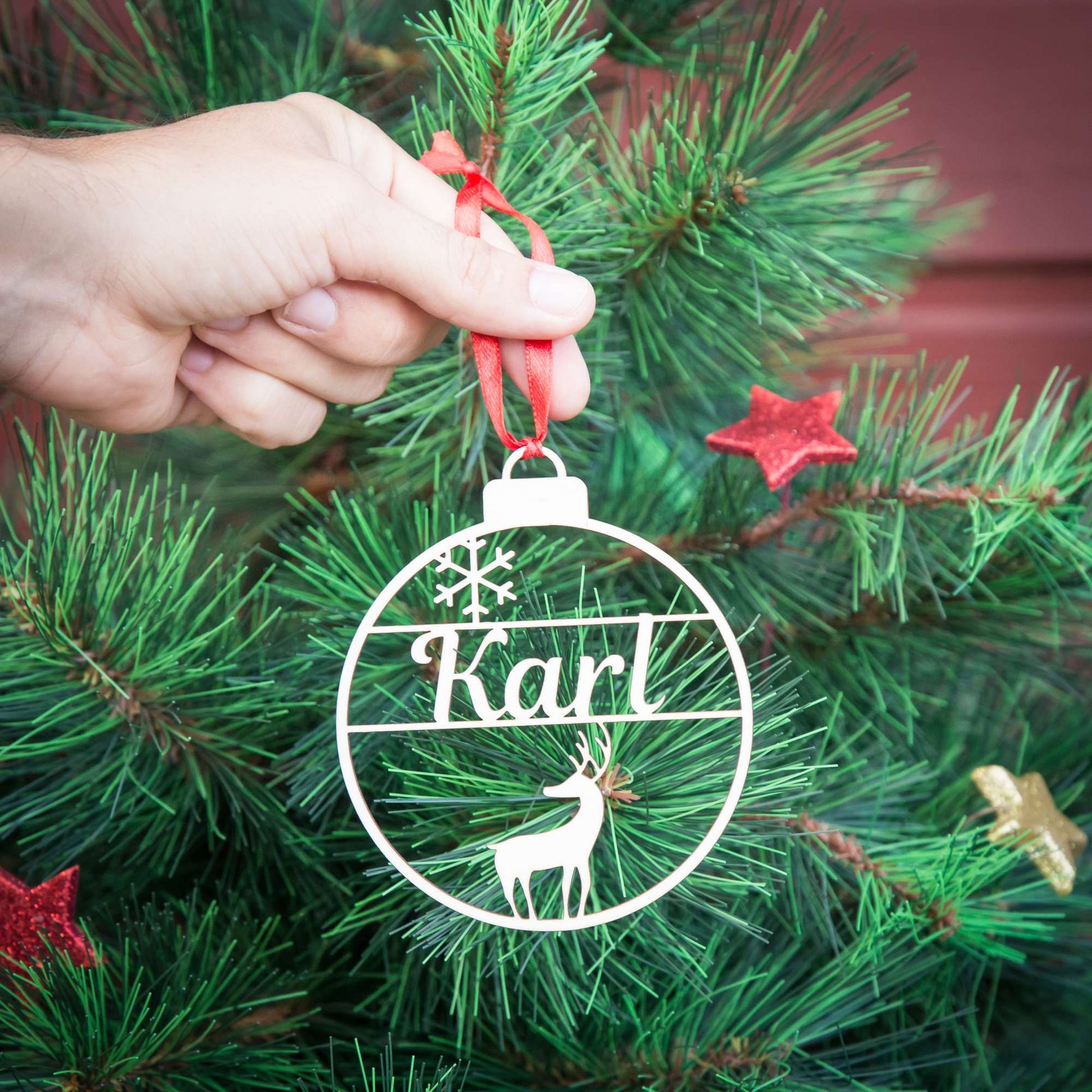 Weihnachtskugel aus Holz personalisiert mit Namen "Rentier+Schneeflocke" ∅ 10 cm | Weihnachtsbaum Schmuck | Weihnachtsdeko |  Christbaum |