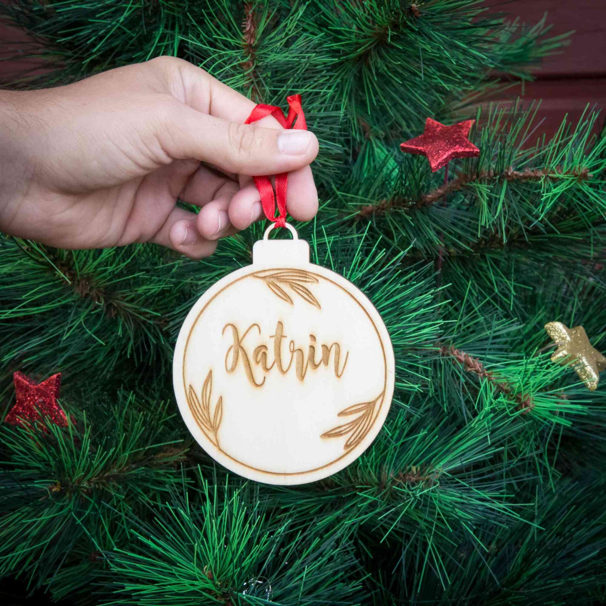 Weihnachtskugel aus Holz personalisiert mit Namen "Kugel Ranke" ∅ 10 cm | Weihnachtsbaum Schmuck | Weihnachtsdeko |  Christbaum