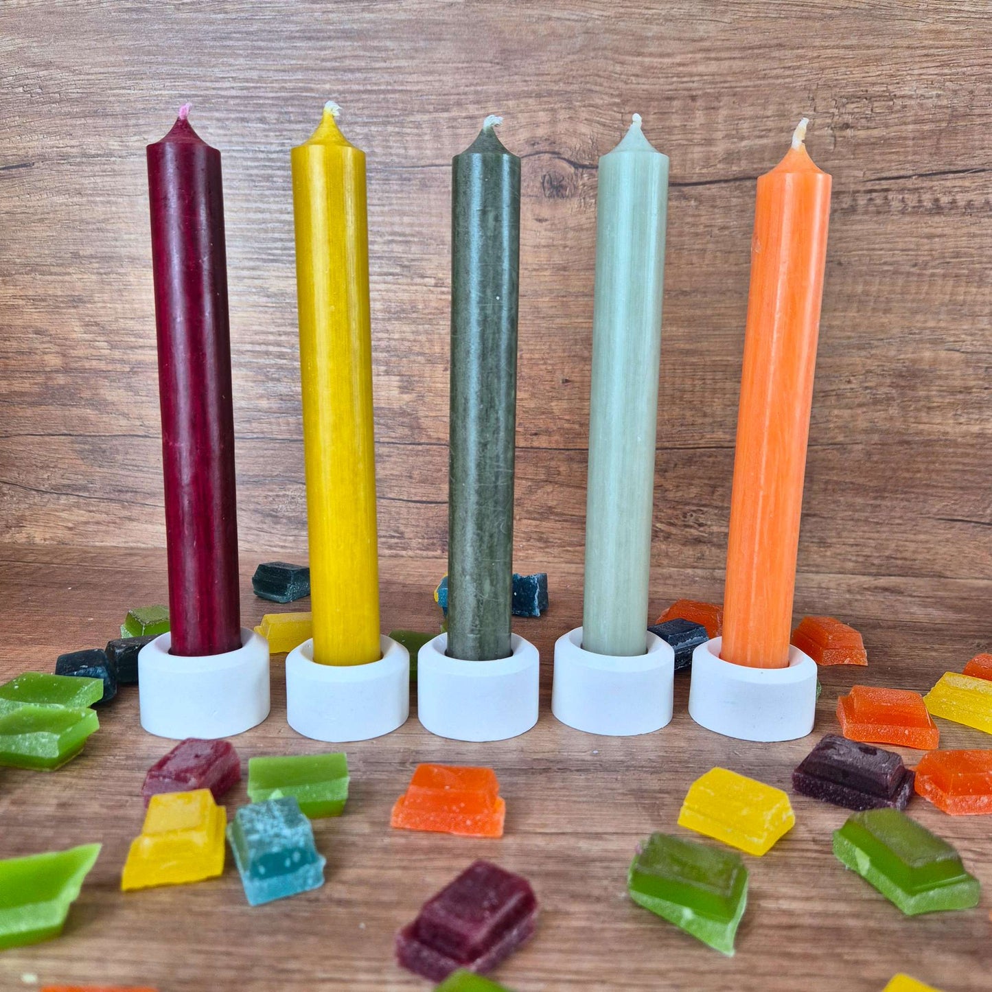 Gute Laune Stabkerzen Set – 5 Bunte Stabkerzen (180 x 22 mm) für fröhliche Deko & gemütliche Atmosphäre