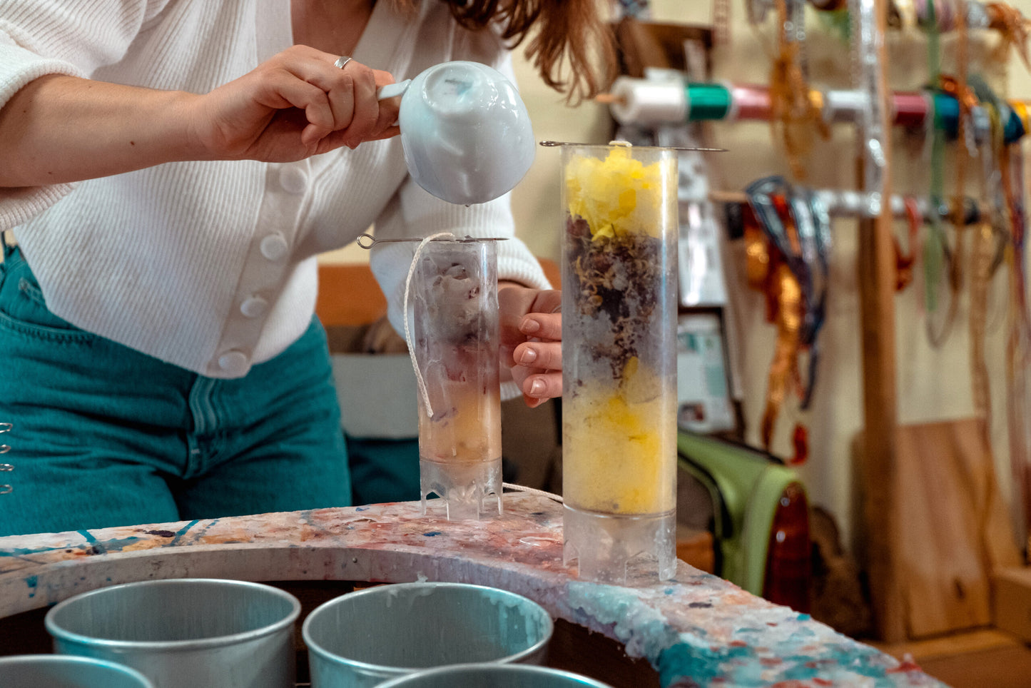 DIP DYE DIY Set: Kerzen bunt gestalten und gießen | Bastelset | Kerzen herstellen | Für 10 Tauch Kerzen und 1 gegossene Kerze