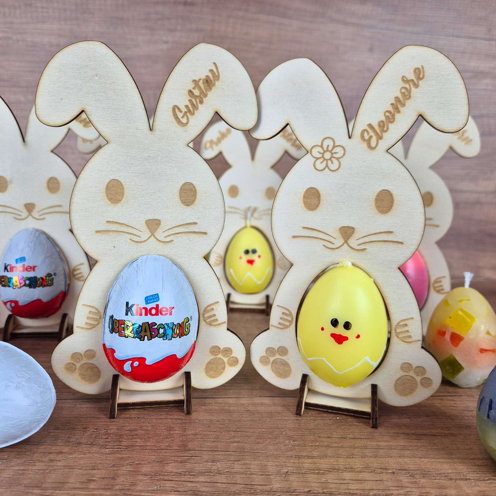 Personalisierter Osterhase aus Holz mit Eierhalter | Ostergeschenk mit Name | Osterdeko für Überraschungsei oder Kerze