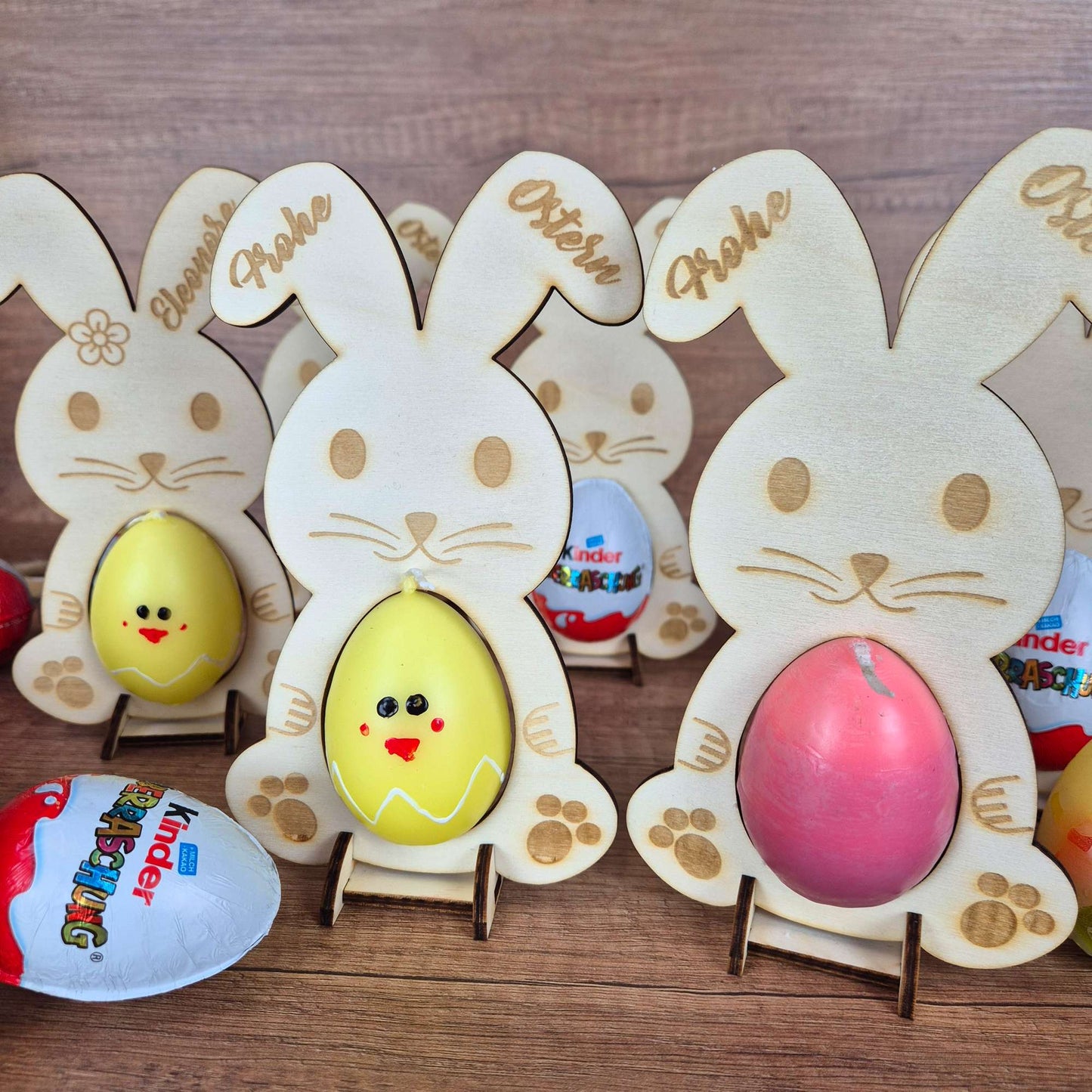 Personalisierter Osterhase aus Holz mit Eierhalter | Ostergeschenk mit Name | Osterdeko für Überraschungsei oder Kerze