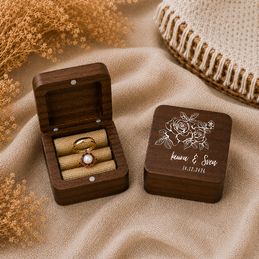Personalisierte Ringkiste Walnussholz Rosen Motiv