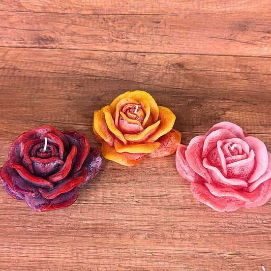 Handgemachte Rosenkerze in 4 Farben