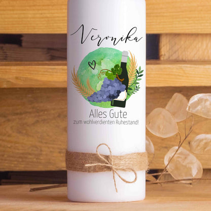 Ruhestandskerze mit Weinmotiv | Geschenk zur Rente personalisiert | 15–30 cm | Kerze mit Name & Spruch – wählbar mit Farbdip, Jutestrick oder ohne Verzierung