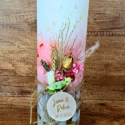 XXL Kerze mit Trockenblumen & Gravuranhänger | personalisierbar | Geschenk zur Hochzeit, Taufe oder Geburtstag