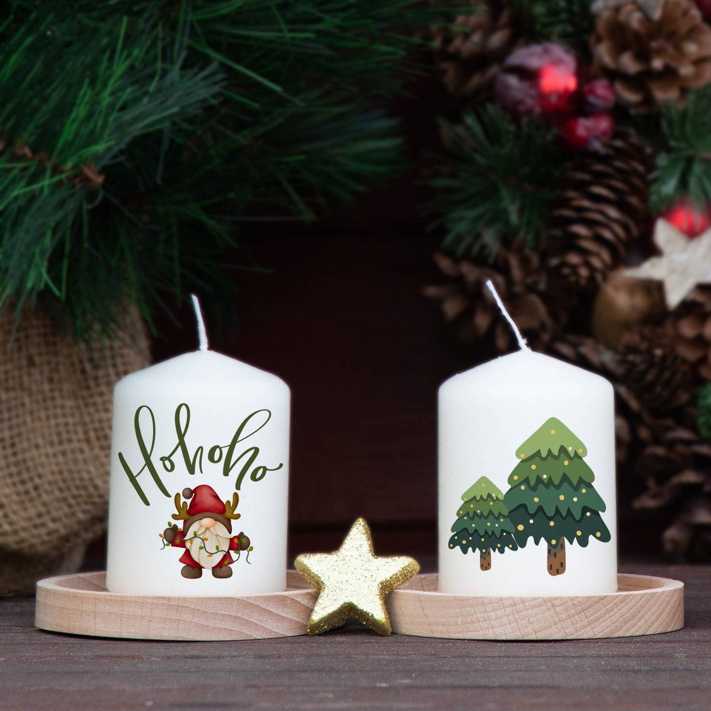 Adventskranzkerzen Rentier & Lebkuchenhaus – Detail der weihnachtlichen Motive
