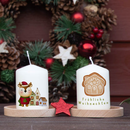 Adventskranzkerzen mit Rentier, Tannenbäumen und Lebkuchenhaus – 8 cm Stumpenkerzen