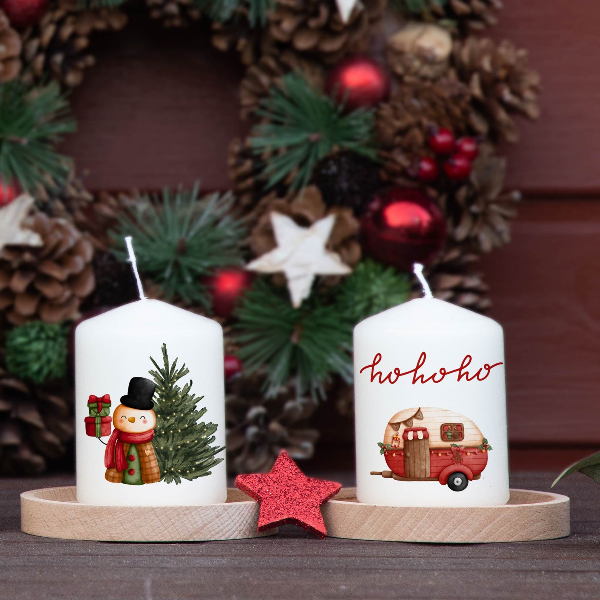 Adventskranzkerzen mit Wichtel, Schneemann und Tannenbaum – 8 cm Stumpenkerzen