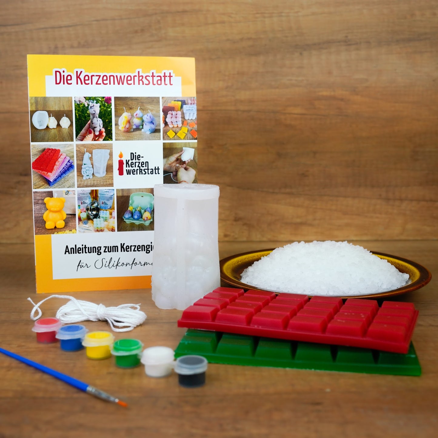 Silikonform, Docht und Acrylfarben aus dem DIY Wichtelkerzen Bastelset