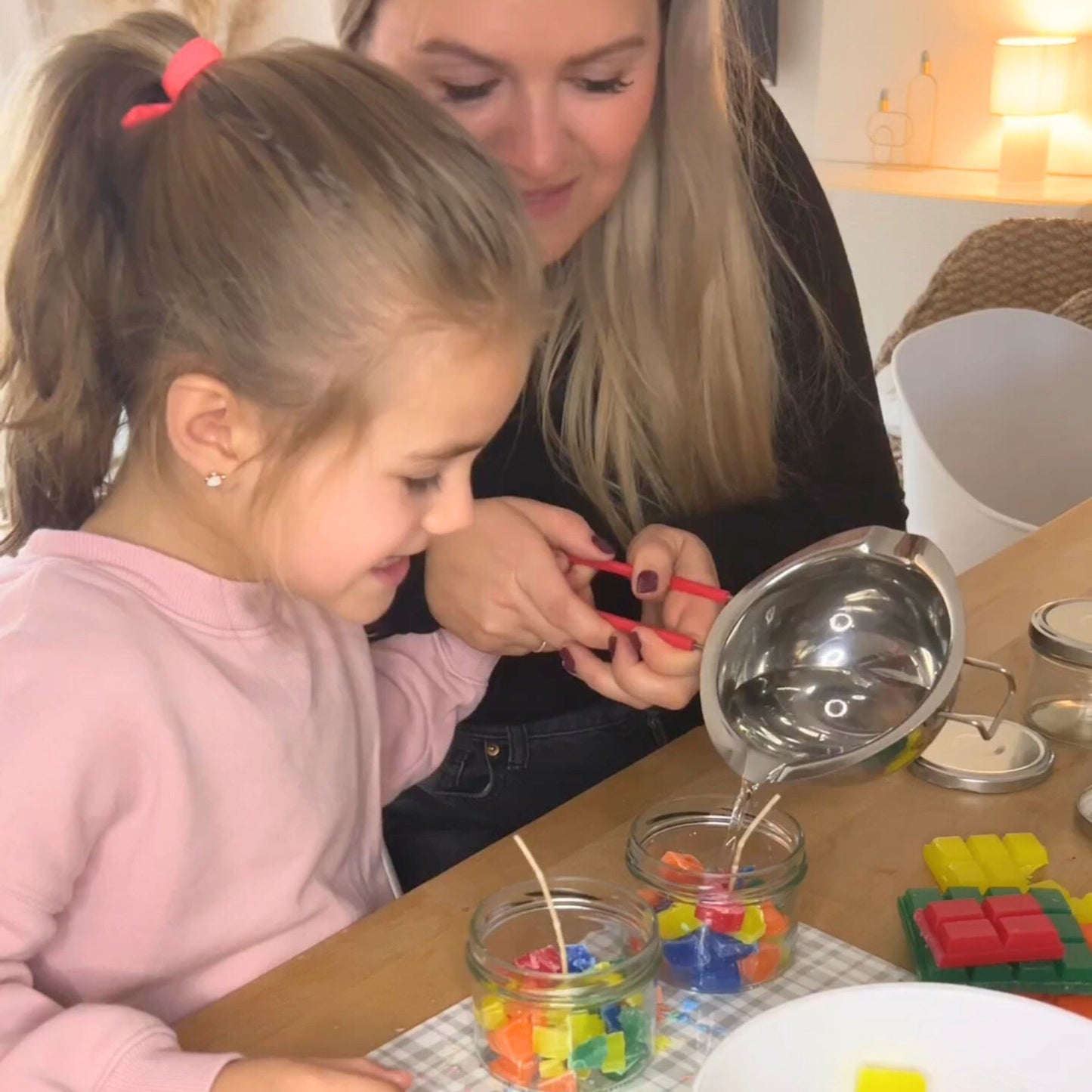 DIY-Bastelset: Duftkerzen selber machen – für 7 bunte Duftkerzen im Glas