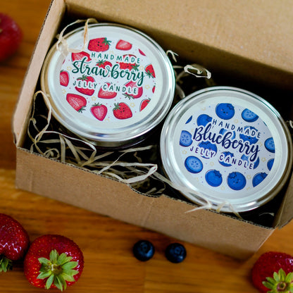 Jam Candle Set auf Holztisch – Sommerliche Kerzen im Marmeladenglas von Die Kerzenwerkstatt
