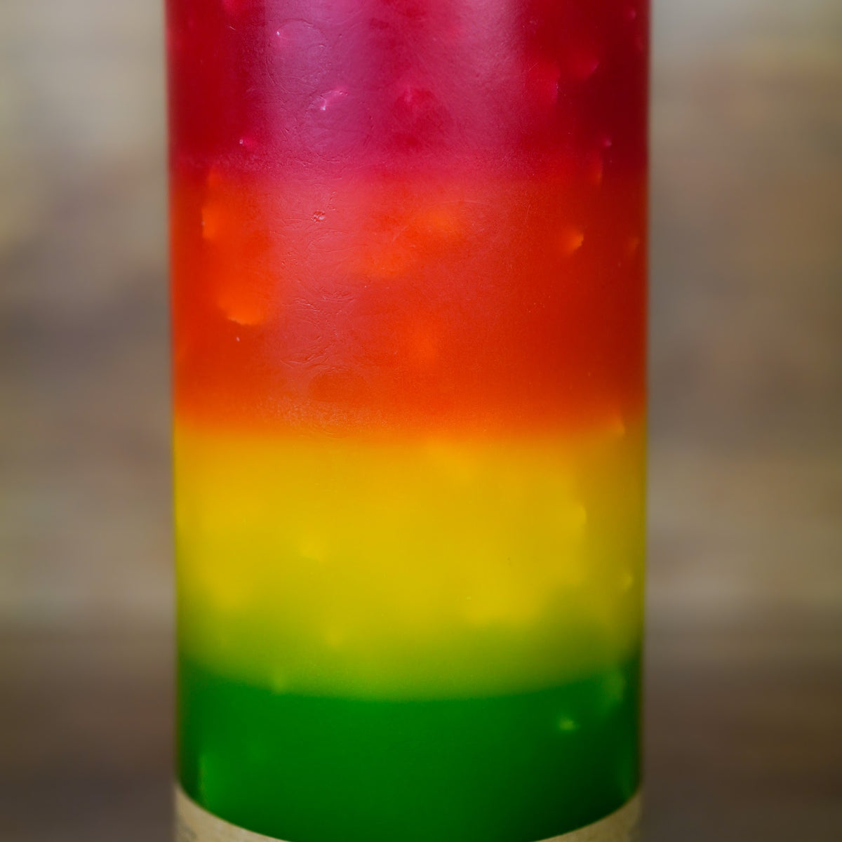 Nahaufnahme der bunten Regenbogen-Farbmaserung der Lotus Blütenkerze