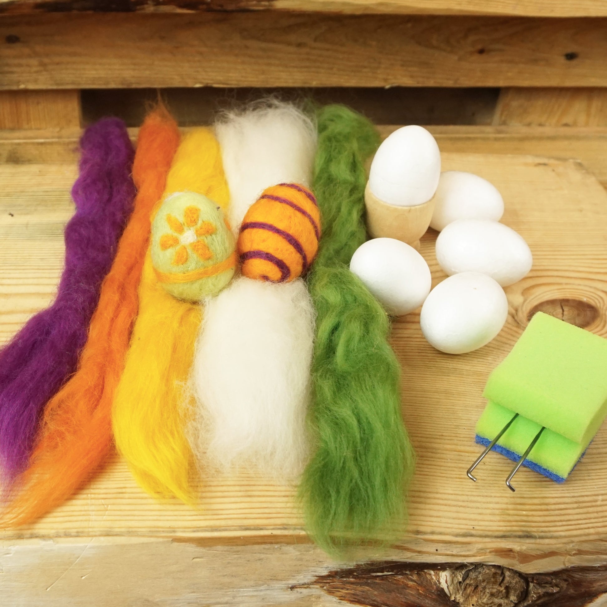 Bastelset Ostereier Filzen - Für 10 Eier | Trockenfilzen für Kinder & Erwachsene | Kreatives DIY Set für Ostern | Inkl. Styropor-Eier, Filznadeln & Wolle | Ideal als Geschenk