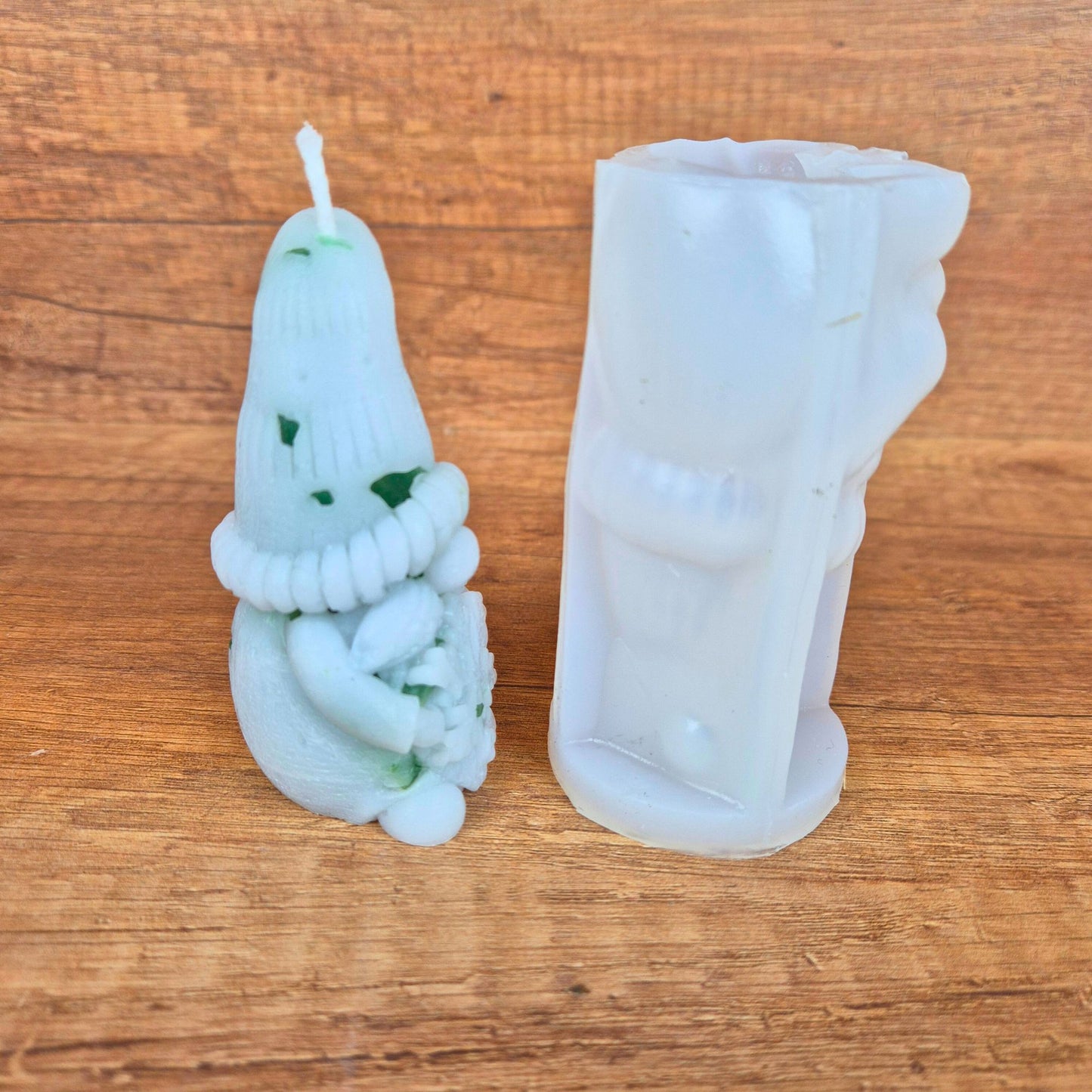 Winterwichtel mit Schneeflocke | Gießform für Weihnachtskerzen & Wichtelkerzen | Flexible Form zum Kerzen gießen – wiederverwendbar & hitzebeständig