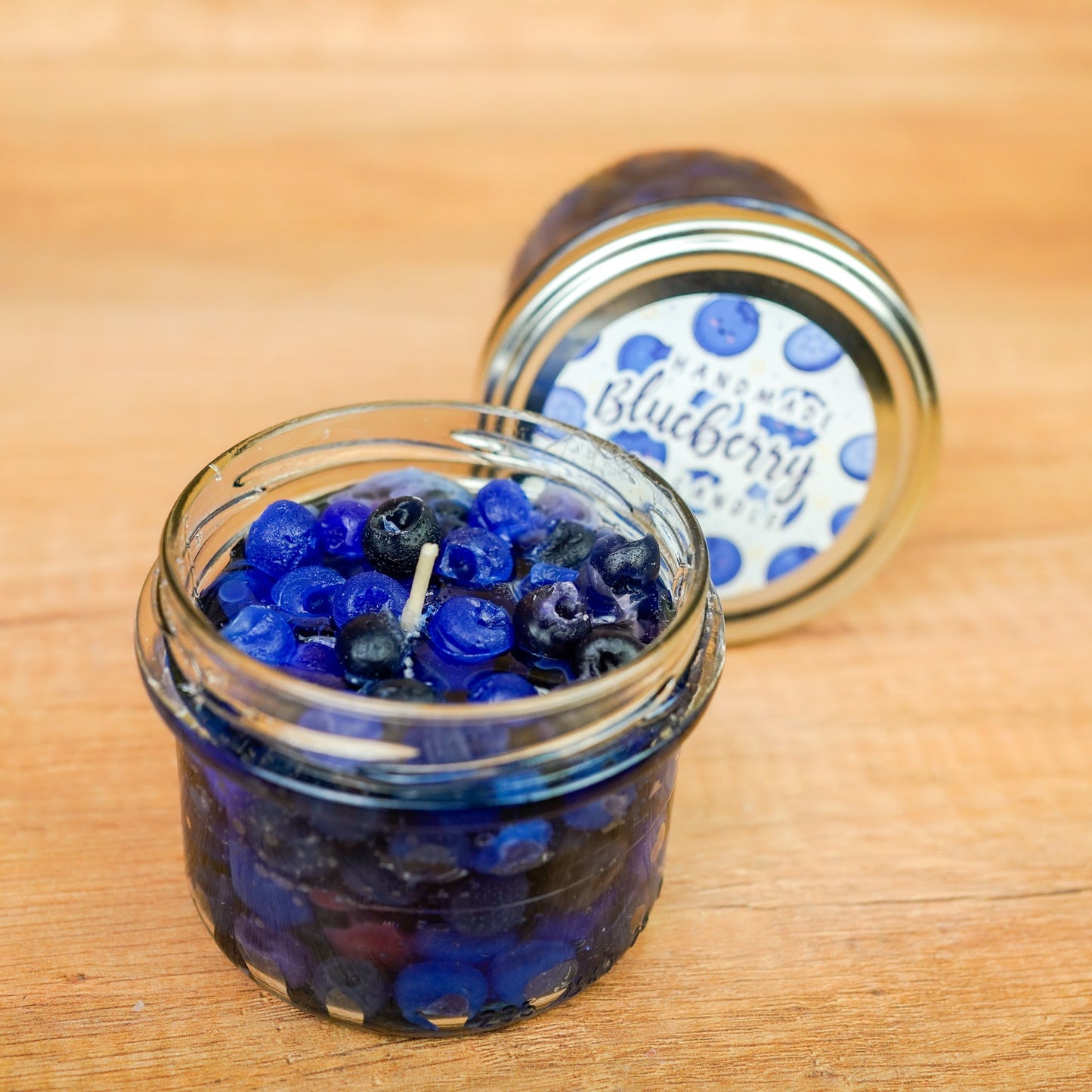 Strawberry Jam Candle Nahaufnahme – Erdbeeren in Gelwachs handgemacht