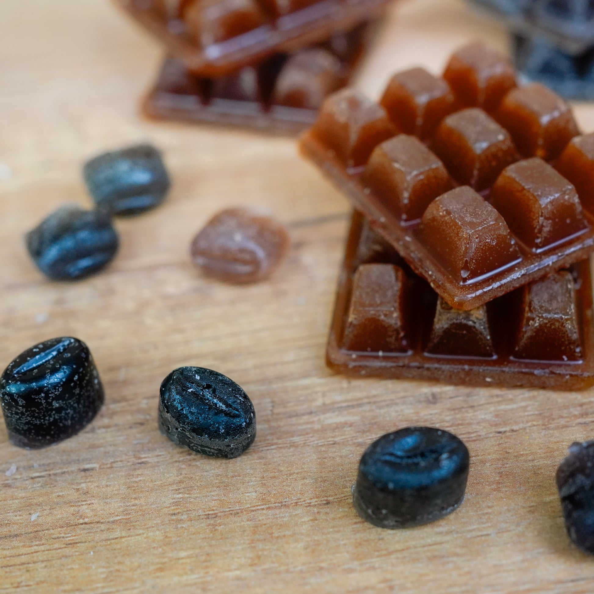Handgegossene Schoko- und Kaffee-Wachsdeko aus der Kerzenwerkstatt Dresden, 20 Stück