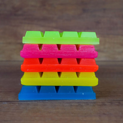 Wachswürfel Neon Mix – 5 Wachstafeln in Neongrün, Neongelb, Neonorange, Hellblau und Pink zum Kerzengießen