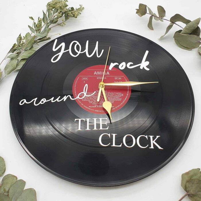 Schallplatten Uhr individualisiert als Wanddeko Schallplatten Uhr individualisiert als Wanddeko you rock around the clock Frontal