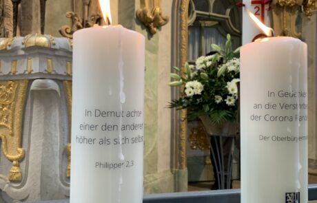 Kerze brennend Altar Sachsen Frauenkirche Individuelle Kerze Trauerkerze