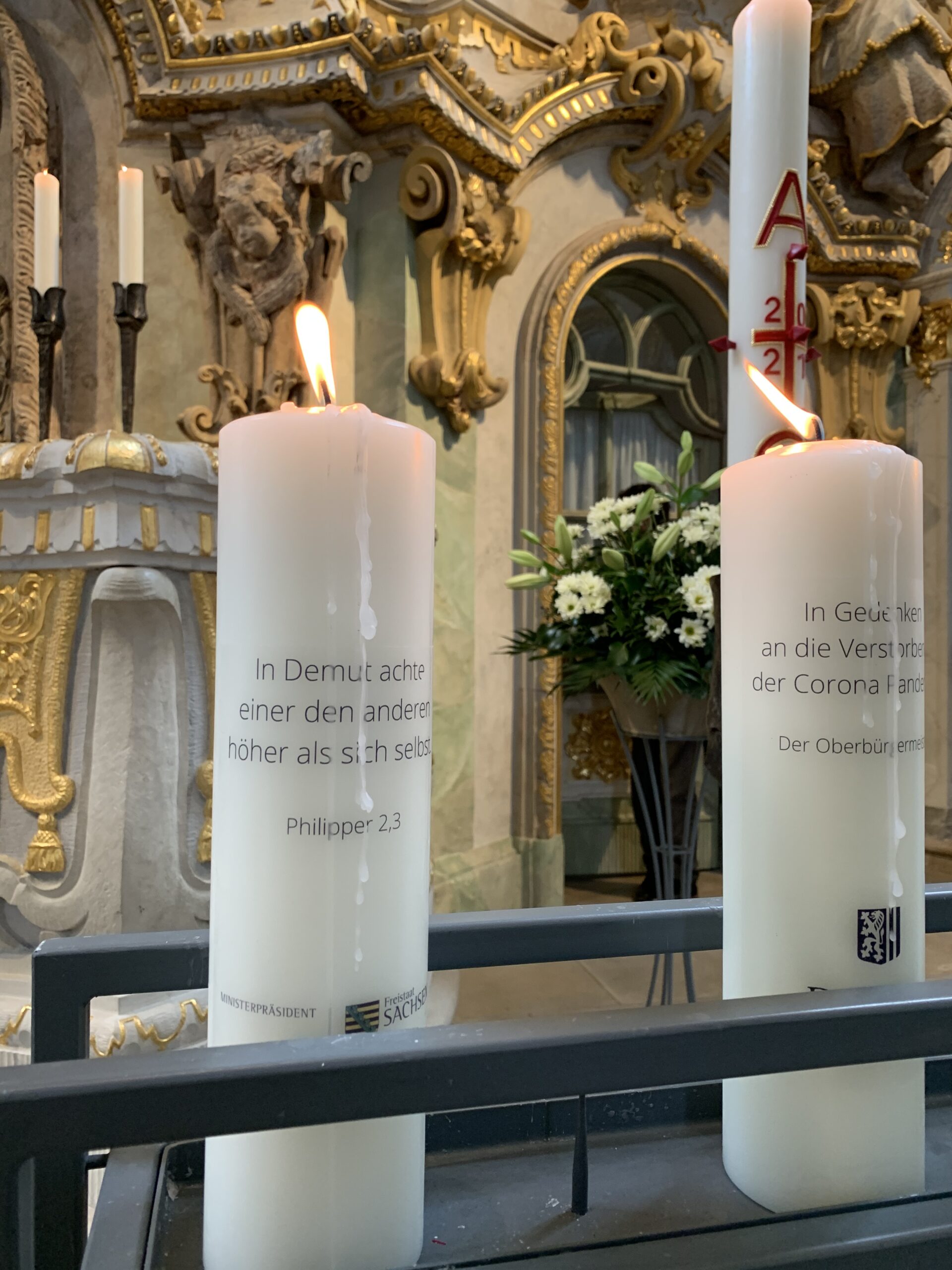 Kerze brennend Altar Sachsen Frauenkirche Individuelle Kerze Trauerkerze