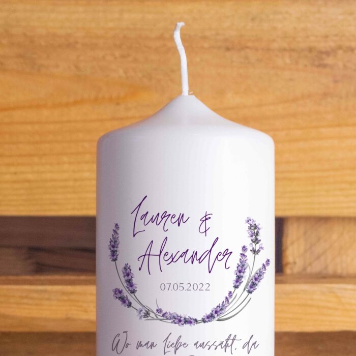 Hochzeitskerze personalisiert Traukerze mit Namen Lavendel oben