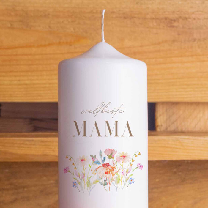 Handgemacht Wachs Kerze Stumpenkerze Bedruckt Spruch Geschenk für Sie Geschenk für Freundin Kerze Vegan Nachhaltig Love Muttertagsgeschenk Muttertagssprüche Muttertagsgrüße Muttertag Kerze Mama Geschenkidee Frau oma blumen schlicht kleine schöne geschenke personalisierte geschenke_Muttertagskerze_Blume_Zoom