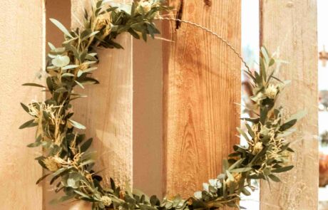 Eukalyptuskranz Eukalyptus Kranz binden Workshop Dresden Trockenblumenkranz Dried Flower Selber machen Kurs Teilnehmer Erwachsene Pampasgras Boho Eukalyptuskränze Kränze binden Kurse Eukalyptuszweig 1