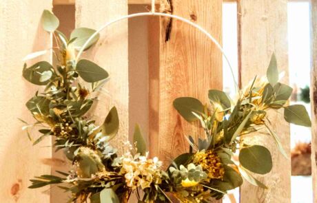 Eukalyptuskranz Eukalyptus Kranz binden Workshop Dresden Trockenblumenkranz Dried Flower Selber machen Kurs Teilnehmer Erwachsene Pampasgras Boho Eukalyptuskränze Kränze binden Kurse