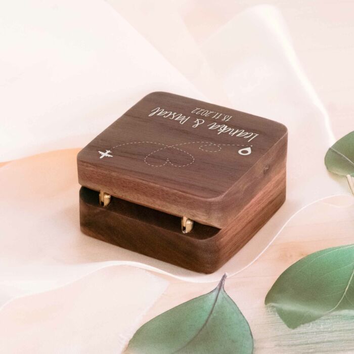 Ringbox Flugzeug | Ringschatulle Hochzeit | Personalisierte Ringkiste | Mr & Ms l Standesamt | Aufbewahrung l Trauung l Verlobung – Bild 4