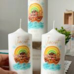 Patenkerzen auf Tisch Nahaufnahme