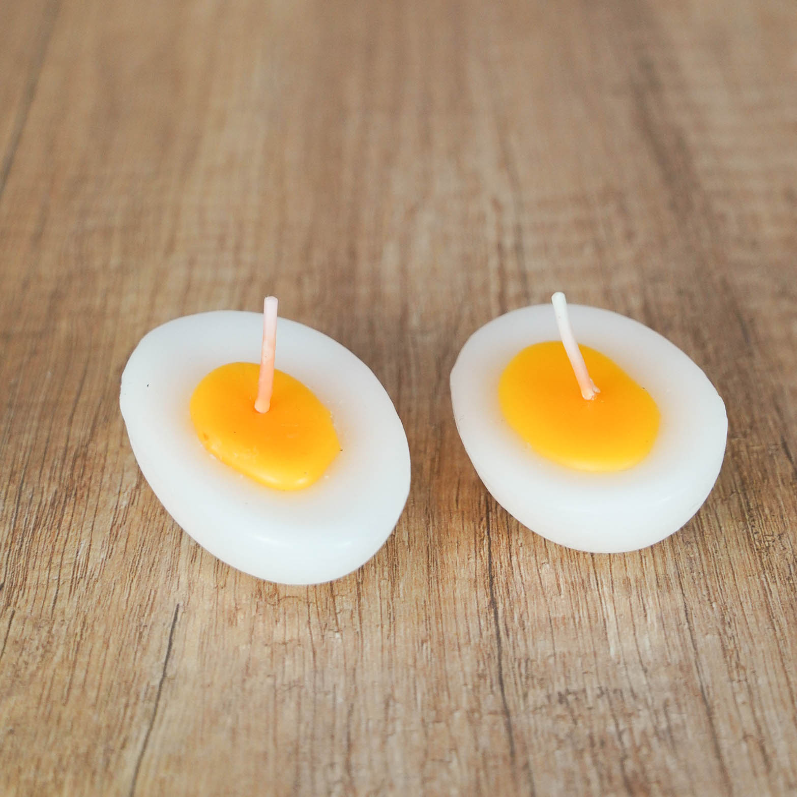 2 Spiegelei-Kerzen aus Wachs als Osterdeko